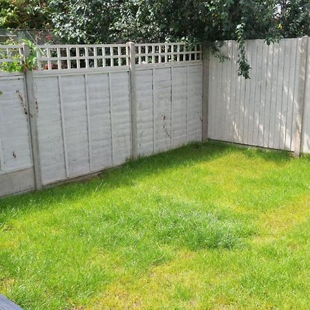 New 3 Bedrooms Flat In Ashford Near Heathrow Zewnętrze zdjęcie