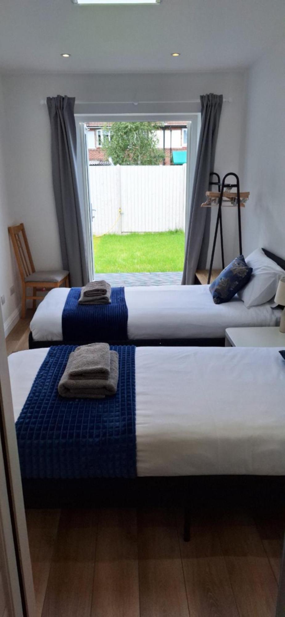 New 3 Bedrooms Flat In Ashford Near Heathrow Zewnętrze zdjęcie
